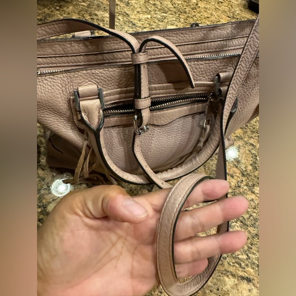 Rebecca Minkoff Handbags - 🎄🎄🎄Rebecca Minkoff “Regan” Leather Crossbody Shoulder Handbag